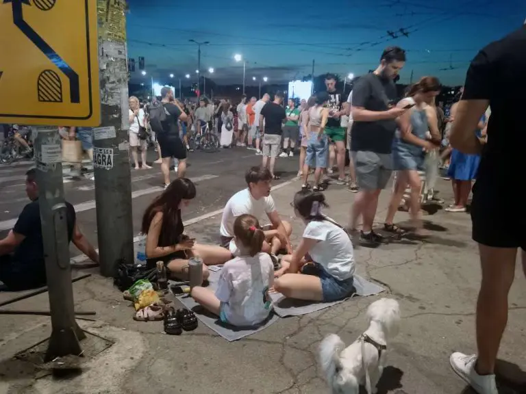 Novi Sad: Izbačeni studenti iz zgrade Filozofskoga fakulteta
