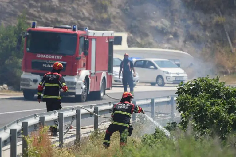 Zbog požara prekinut promet između Splita i Omiša