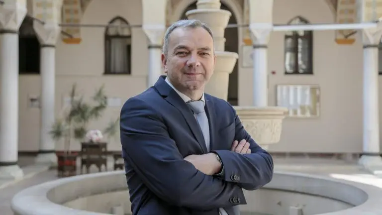 Profesor Almir Fatić: Vjera je i privatna i javna stvar – nerazumijevanje drugog posljedica je neznanja, predrasuda i političke kratkovidosti