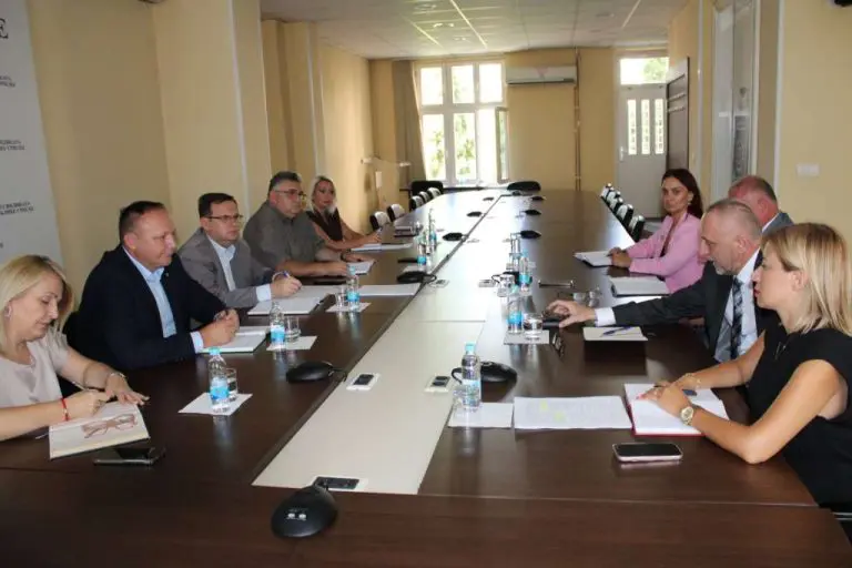 Rad nedjeljom da se posebno plaća u RS!?