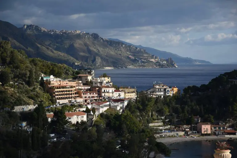 Protest hiljada ljudi zbog mosta na Siciliji koji bi povezao Italiju i ovo ostrvo