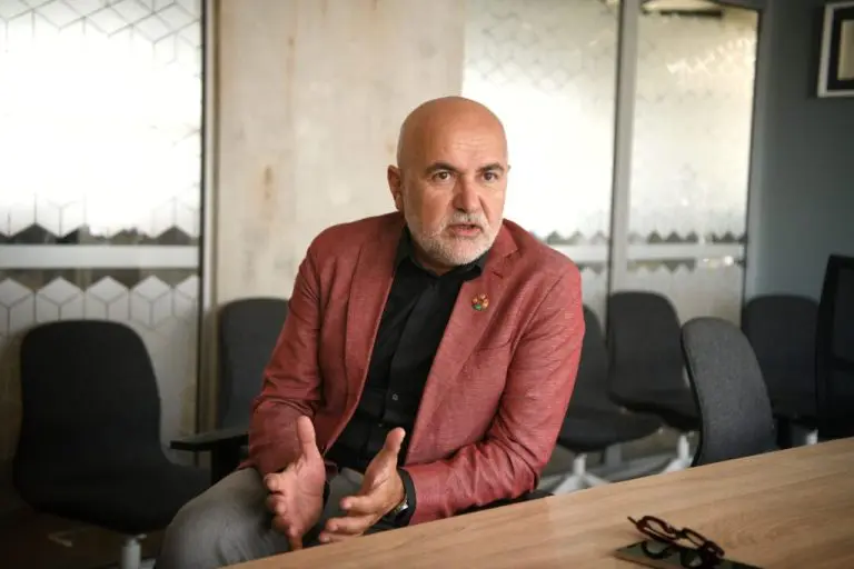 Ispovijest bivšeg direktora Biosensa Vladimira Crnojevića: “Tjerali me da doktore nauka vodim na miting SNS, a naš kolega je poginuo pod nadstrešnicom”