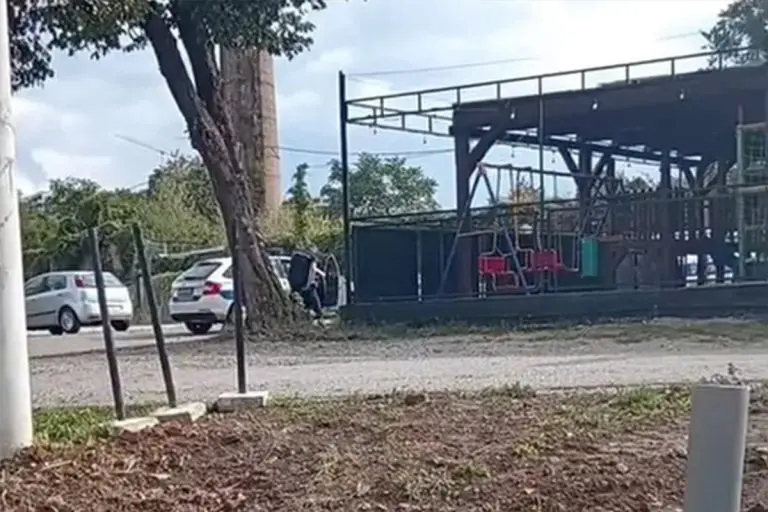 Pucnjava u Beogradu: Jedna žena poginula, više osoba ranjeno – napadači pobjegli