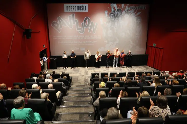 Magična noć u Zenici: Euforičan prijem publike na premijeri „Paviljona“ – publika uživala u druženju sa ekipom filma