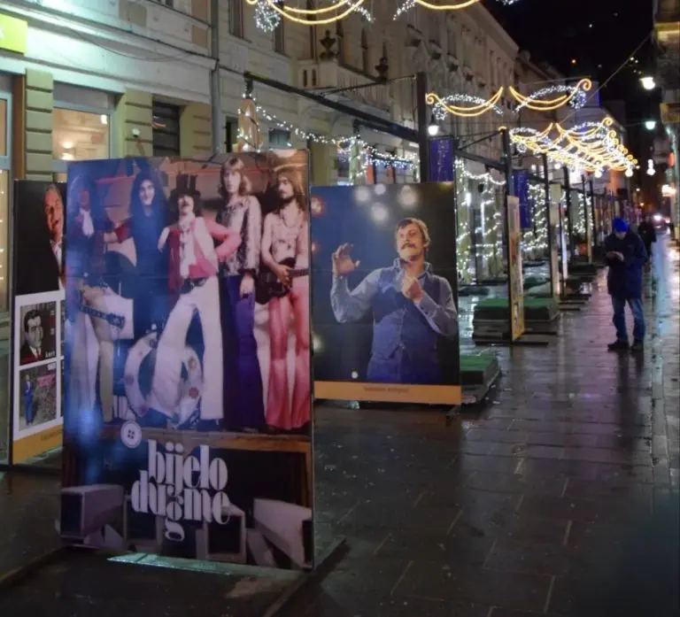 Otvorenje izložbe “Sarajevska pop – rock scena 1961 – 1991” autorice Amine Abdičević na Trgu Josipa bana Jelačića u Zagrebu