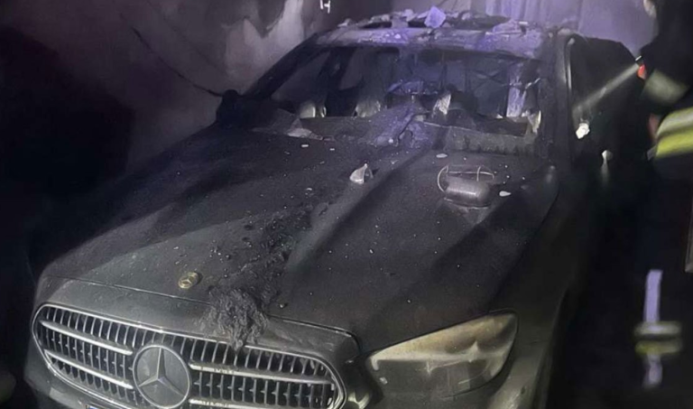 Zapaljen automobil Dževada Mahmutovića, delegata u Vijeću naroda RS