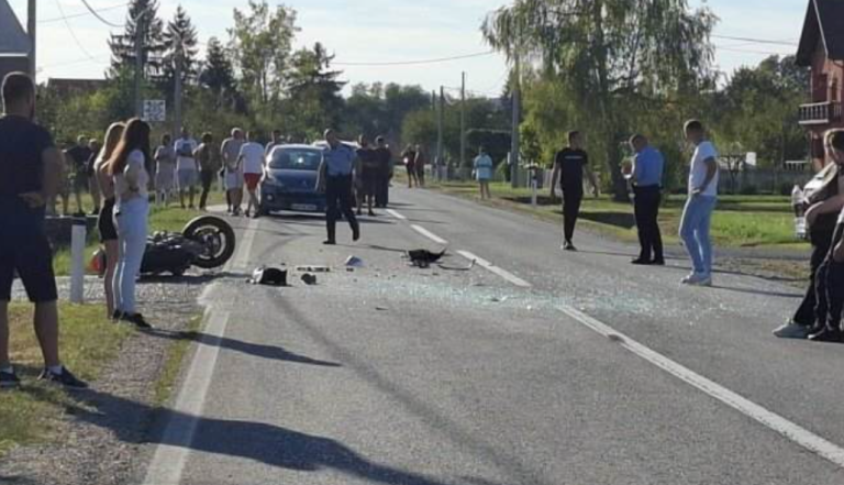 Teški sudar kod Dervente: Motociklista povrijeđen u udaru sa “pežoom”