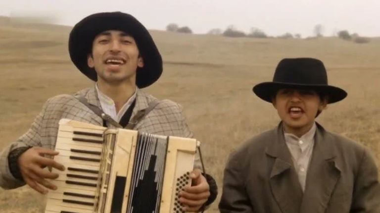 Pjesma koja je promijenila njihove živote: Nevjerovatna priča iz filma “Ko to tamo peva”