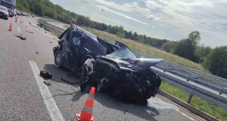 Težak udes na auto-putu 9. januar, auto smrvljen