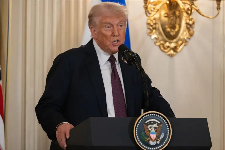 Tramp brutalno izvrijeđao novinarku