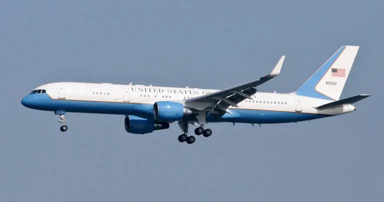 Poletio “Air Force Two”, u njemu je tijelo