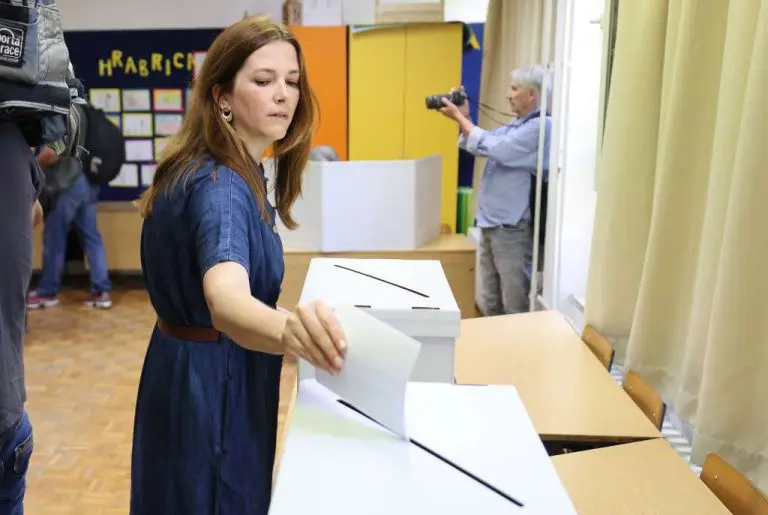 Demokratija širom svijeta nastavila slabiti