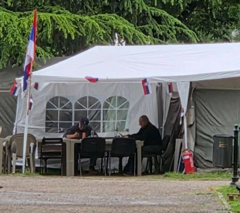 Šatori pred Skupštinom Srbije, centar grada paralisan