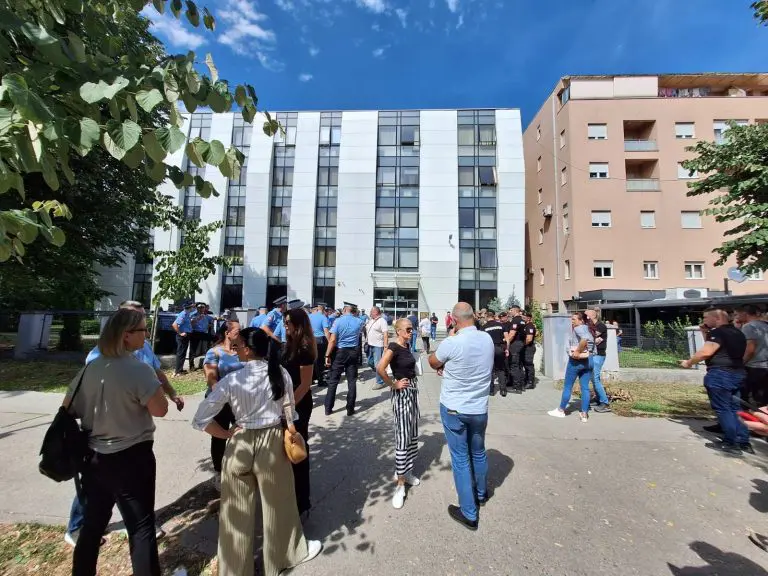 Banjaluka: Napadačima na policajce pritvor i mjere zabrane