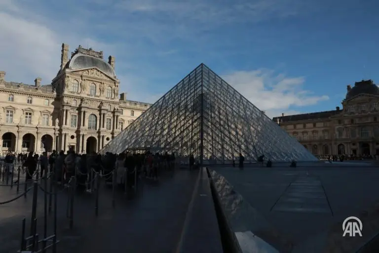 Ruski milijarder nudi otkup ukradenog nakita iz Luvra