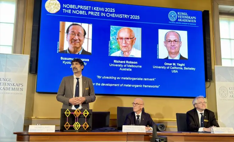 Tri naučnika osvojila Nobelovu nagradu za hemiju za 2025. godinu za razvoj metal-organskih okvira