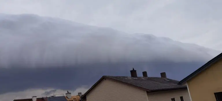 Rijetka pojava na nebu začudila Austrijance: Šta je “valjkasti oblak”