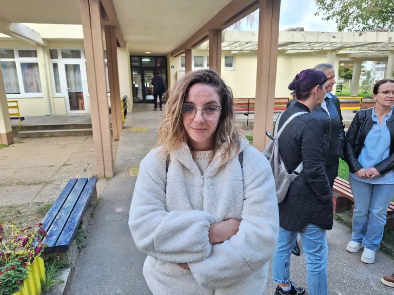Apsurd u Banjaluci: Vaspitači iz javnih vrtića primorani da vlastitoj djeci plaćaju privatne