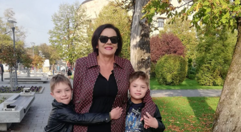 Mira iz Banjaluke je usvojila blizance s Down sindromom nakon što ih je majka napustila