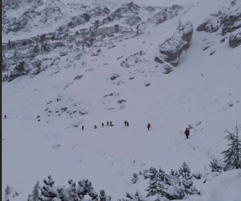 Lavina zatrpala planinare iz Hrvatske, jedan je pronađen mrtav