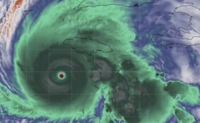 Jamajka u strahu od Melisse, izašao jezivi video iz oka uragana. Premijer u očaju: ‘Molim se na koljenima’