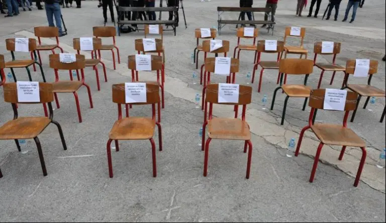 Prazne stolice kao simbol odnosa vlasti: Rijetki političari stigli na komemoraciju poginulima u Jablanici