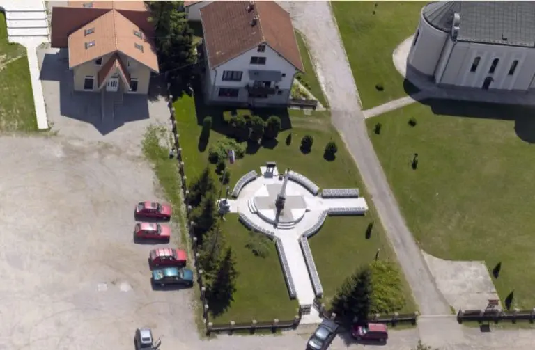 Opština u BiH daje milion maraka za kuću od blata i pruća, za koju niko ne zna ni kako je izgledala