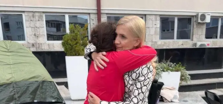 Majka iz Bihaća prekinula štrajk glađu, dobila pravo na brigu o djetetu