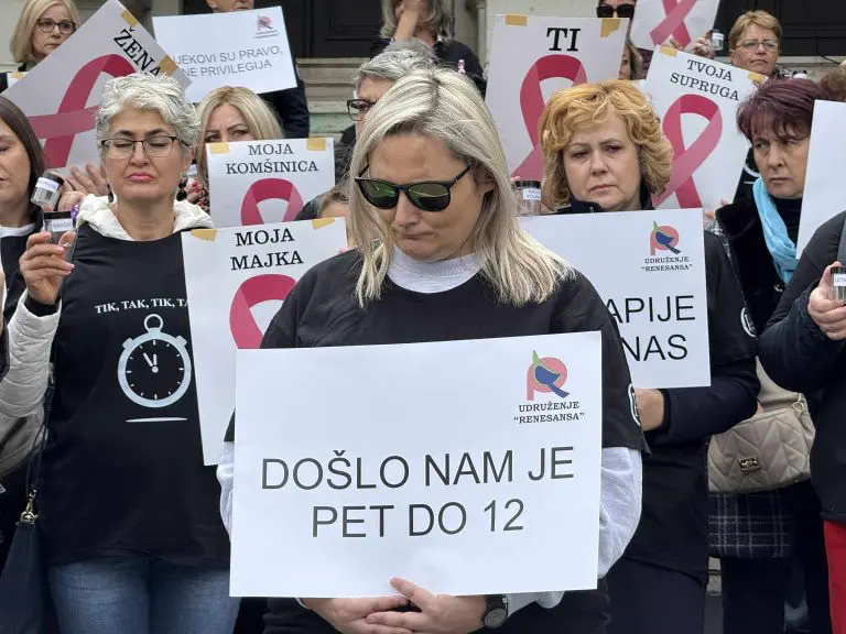 Vlasti kupuju nove automobile, a oboljele od karcinoma prodaju kuće da bi se liječile