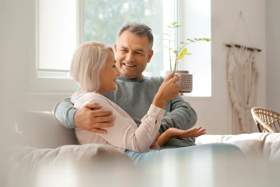 happy-couple_XPL96D49CN