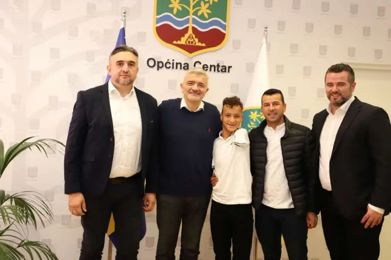 Ismailu Zulfiću uručeni ključevi stana u Sarajevu