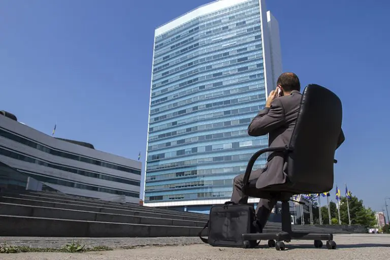 Fotelja kao sudbina: Viškovićev novi posao pokazuje da funkcioneri u RS ne ispuštaju fotelje decenijama