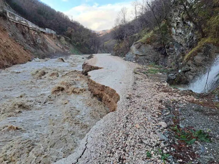 Katastrofalne poplave u dolini Neretvice: Rijeka odnijela put Ostrožac–Fojnica, evakuacije u Donjoj Drežnici