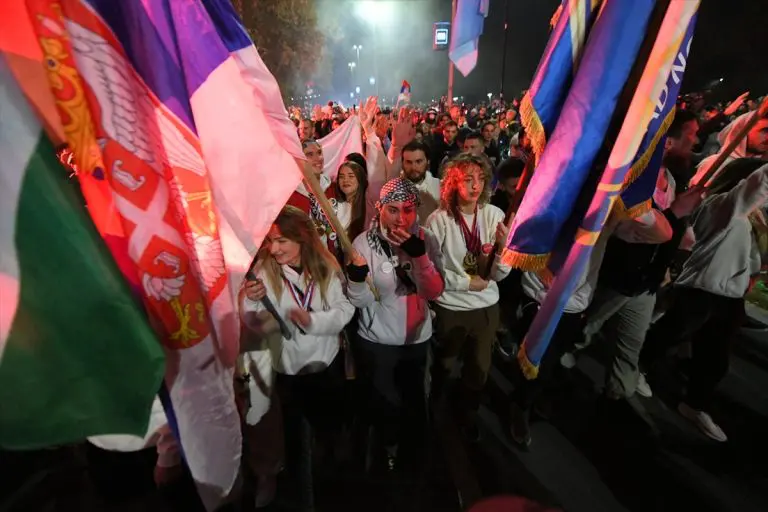 Godina od tragedije u Srbiji: 16 minuta tišine za žrtve urušavanja nadstrešnice u Novom Sadu