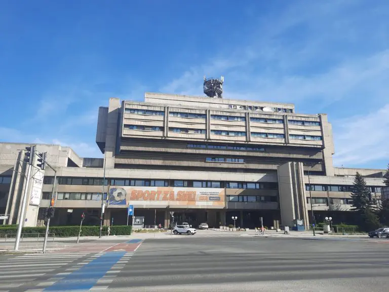 BHRT sutra protestuje ispred Parlamenta: „Ne gasite BHRT“ – borba za opstanak javnog servisa