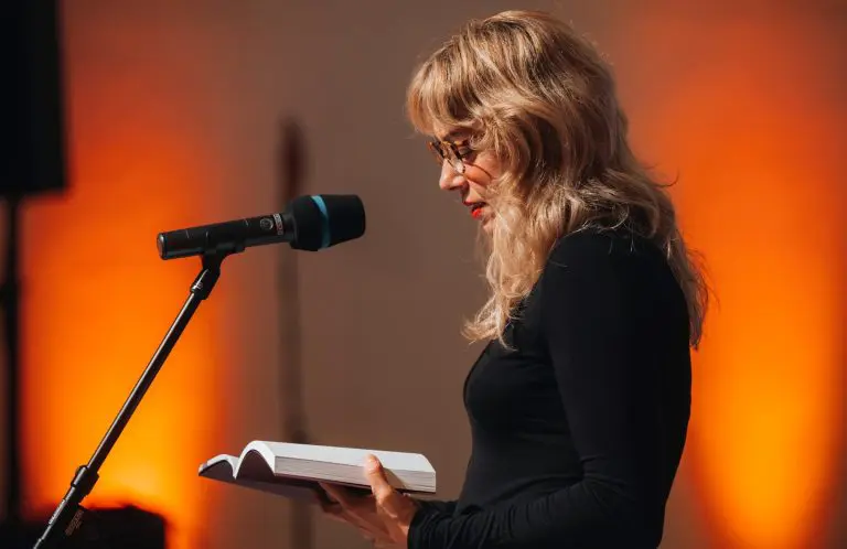 Ivana Bodrožić: Već 30 godina 18.11. monstruozno izvlačite tu jadnu vukovarsku djecu u kaputićima iz kolone. Odakle vam pravo?