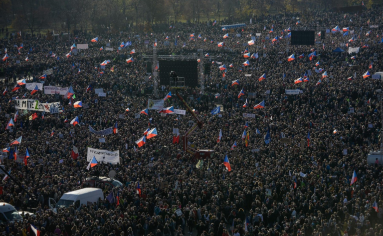 Češka je, čini se, konačno izabrala stranu. Ulaze u trojni pakt