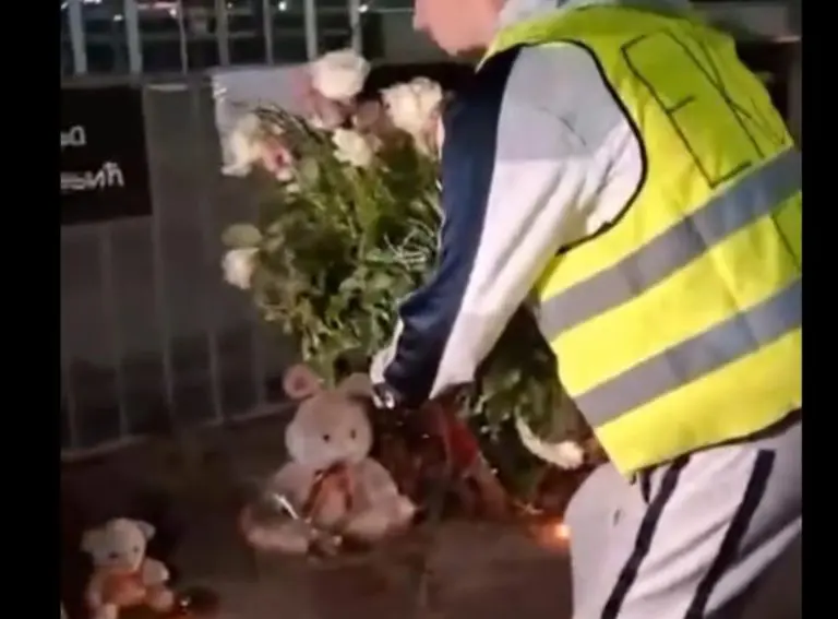 Studenti položili 16 vijenaca na željezničkoj stanici: Novi Sad u tišini dočekao 1. novembar