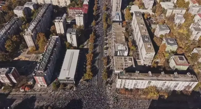 Evo koliko je ljudi na skupu u Novom Sadu