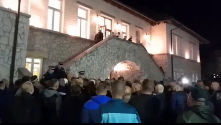 HAOS! Digli se rudari u Ugljeviku: Ne damo ugalj Serdarovu!