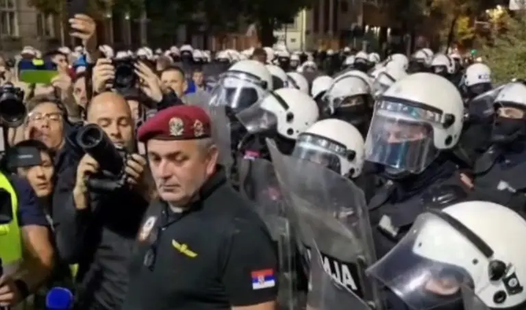 MUP Srbije objavio koliko ljudi je privedeno kod Narodne skupštine