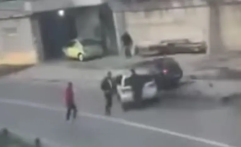 Velika Kladuša: Skrivili udes, potukli se pa počeli gaziti ljude autom