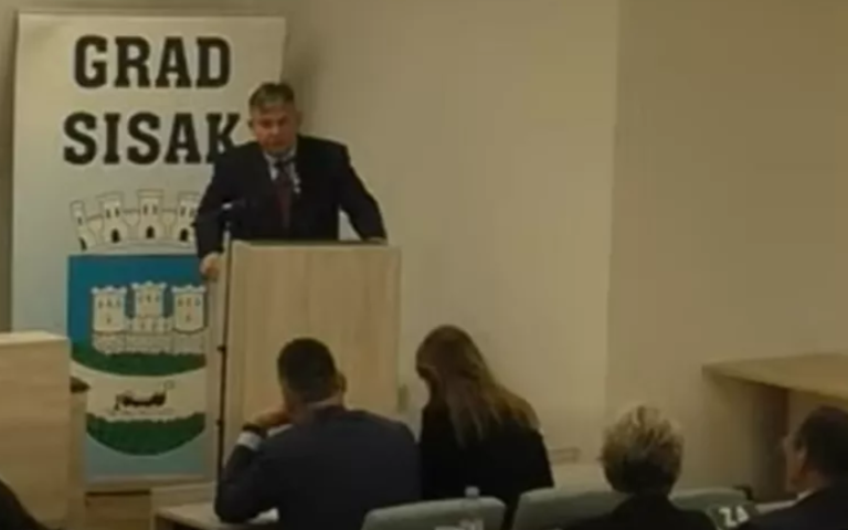 Širi se nadrealna snimka HDZ-ovca koji se pokušava pohvaliti uštedama. Postao viralni hit na društvenim mrežama!