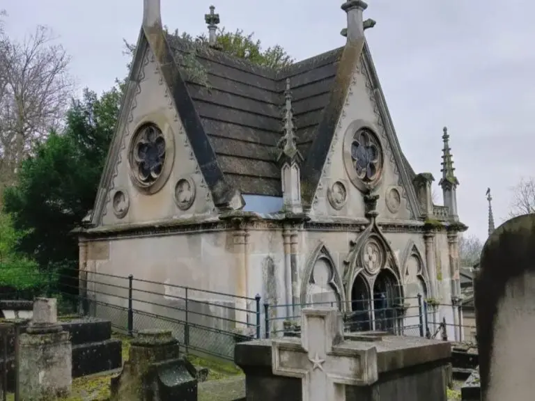 Morbidna lutrija u Parizu: Građani mogu da osvoje mjesto za vječni počinak pored Džima Morisona, Oskara Vajlda…