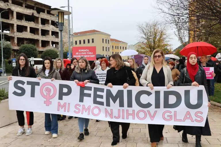Mostar: Protestna šetnja za Aldinu Jahić i poziv na sistemske mjere protiv femicida