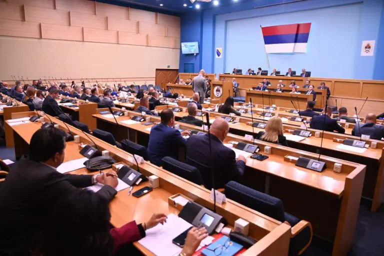 Poslanica, preduzetnica i državna službenica: Podnesena prijava zbog sukoba interesa Nikoline Šljivić