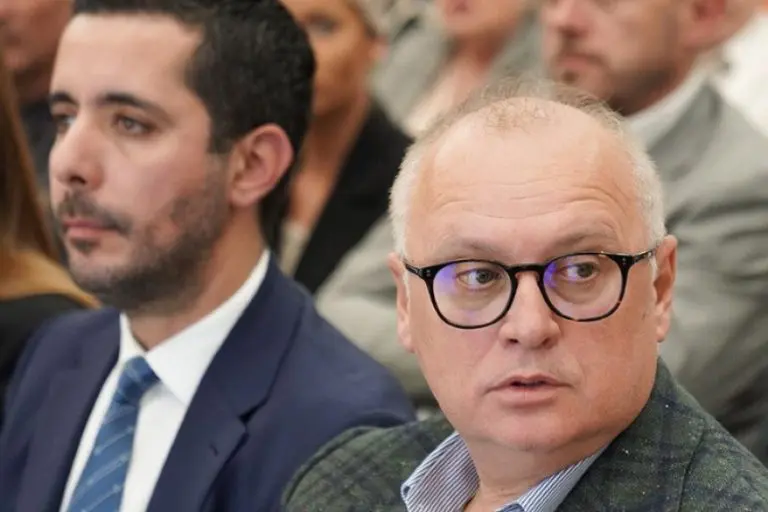 Viši sud obustavio postupke protiv Vesića i drugih u slučaju pada nadstrešnice