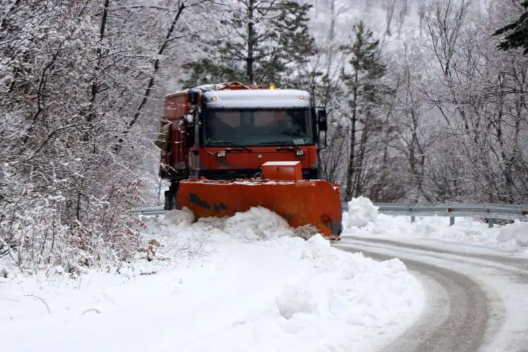 Vozačima se savjetuje oprez: Kolovoz mokar, na planinskim prevojima u Krajini snijeg