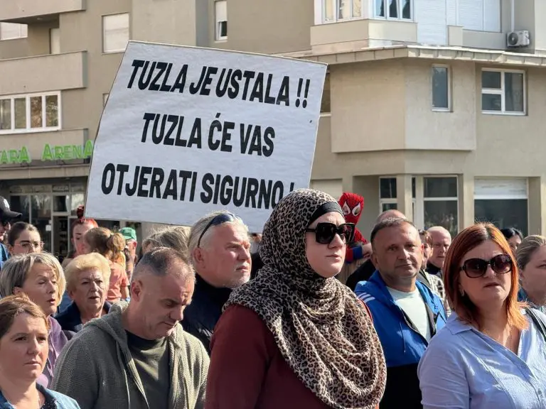 Tuzlaci poručili: “Zaštitimo djecu – kaznimo zločince”