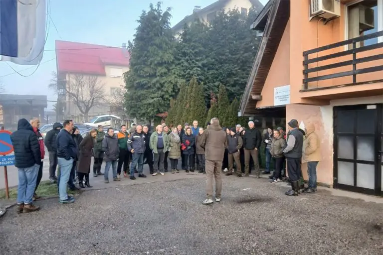 Radnici ŠG “Čemernica” u štrajku četvrti dan: Traže plate, doprinose i smjenu odgovornih